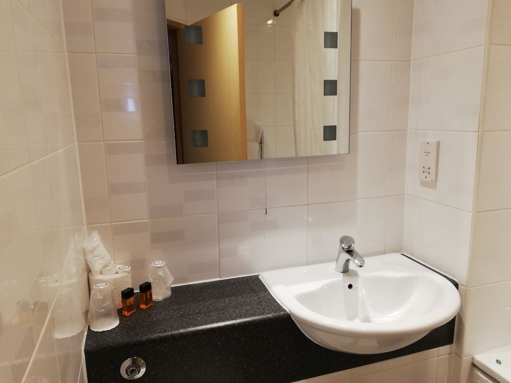 The Corn Mill Lodge Hotel 51/56