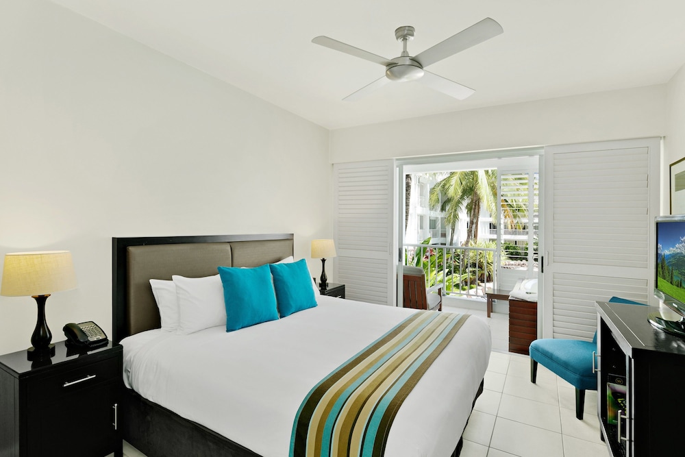 Peppers Beach Club & Spa Palm Cove 12/50