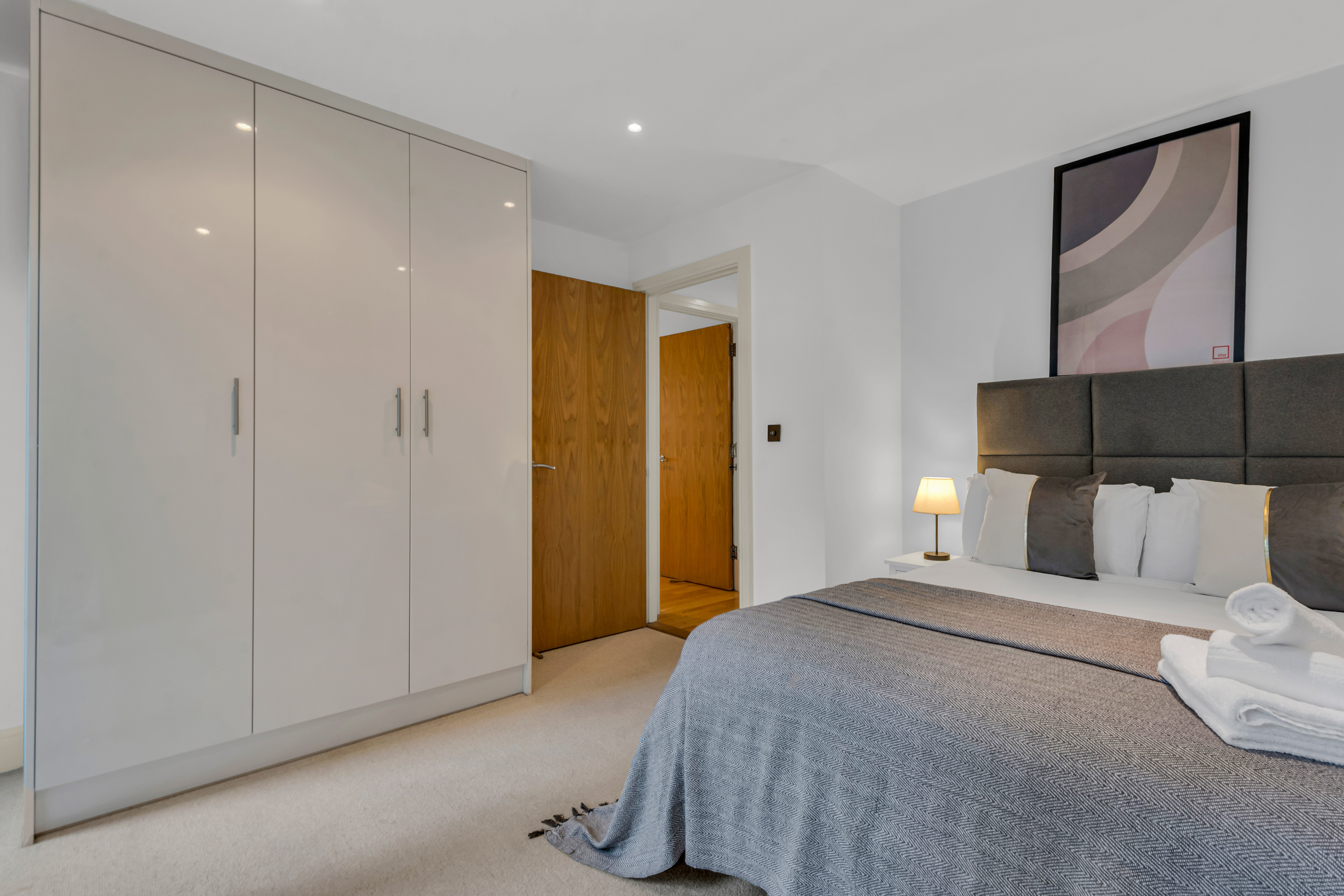 Luxurious Lanterns Court Two-Bedrooms Apartments 14/50
