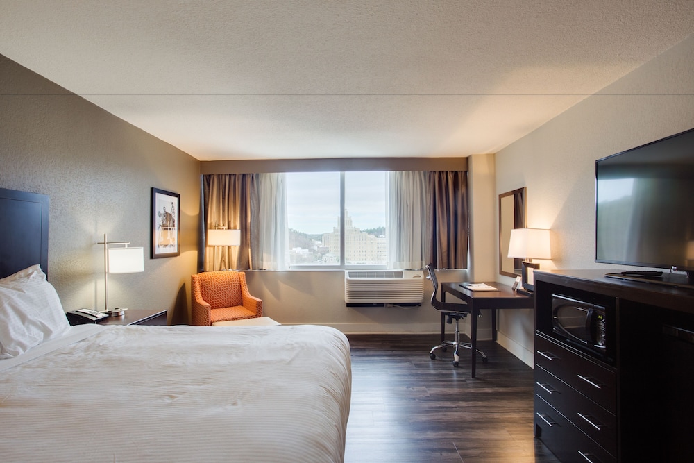 ROOM 1, KING BED