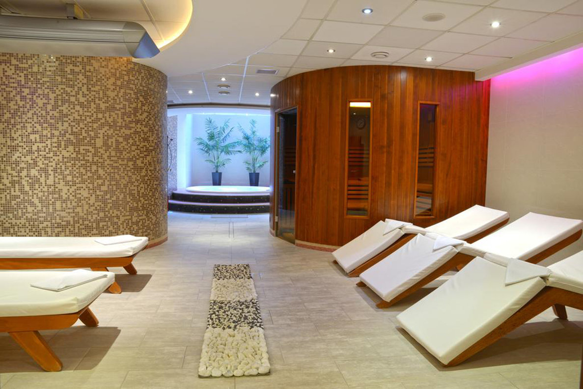 Avanti Hotel 32/72