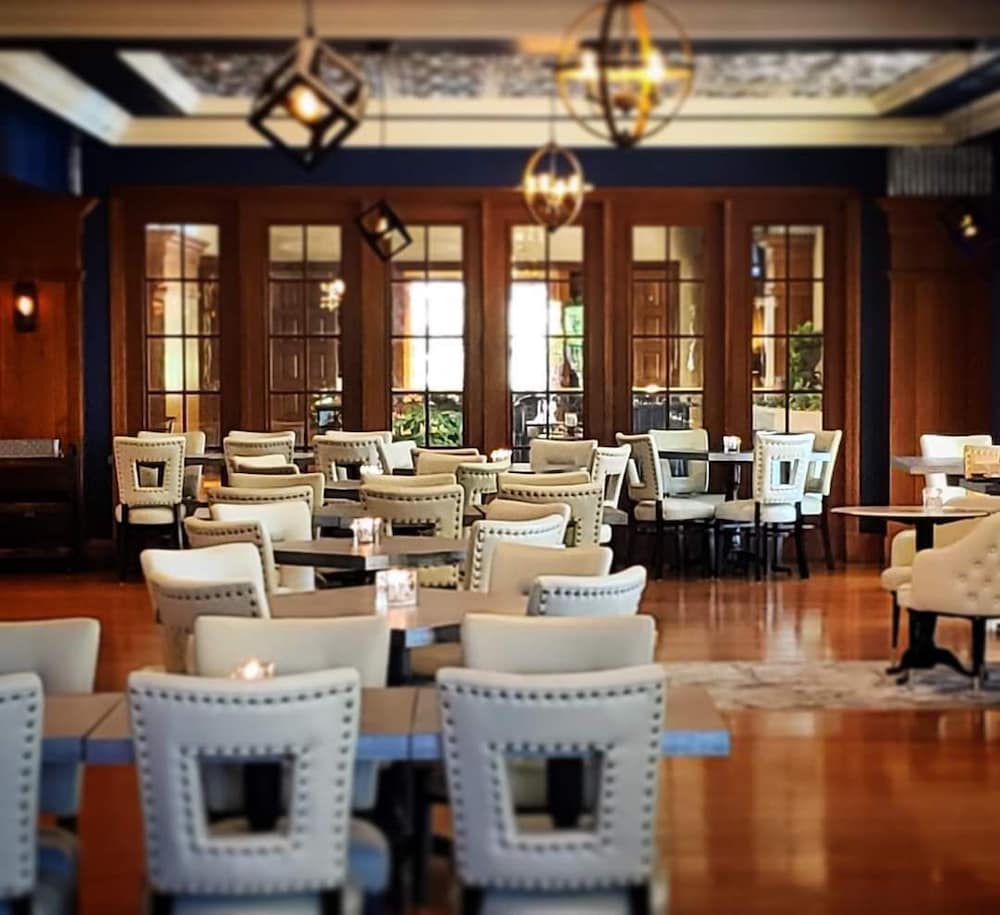 The Boulevard Inn and Bistro 36/48