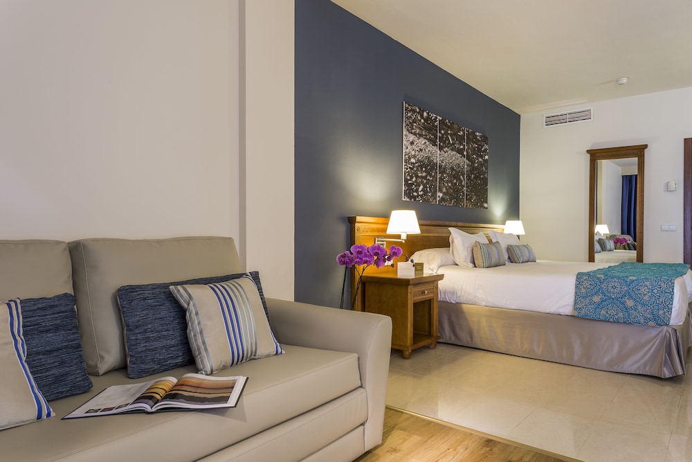 GRAND PALLADIUM PALACE IBIZA RESORT 24/64