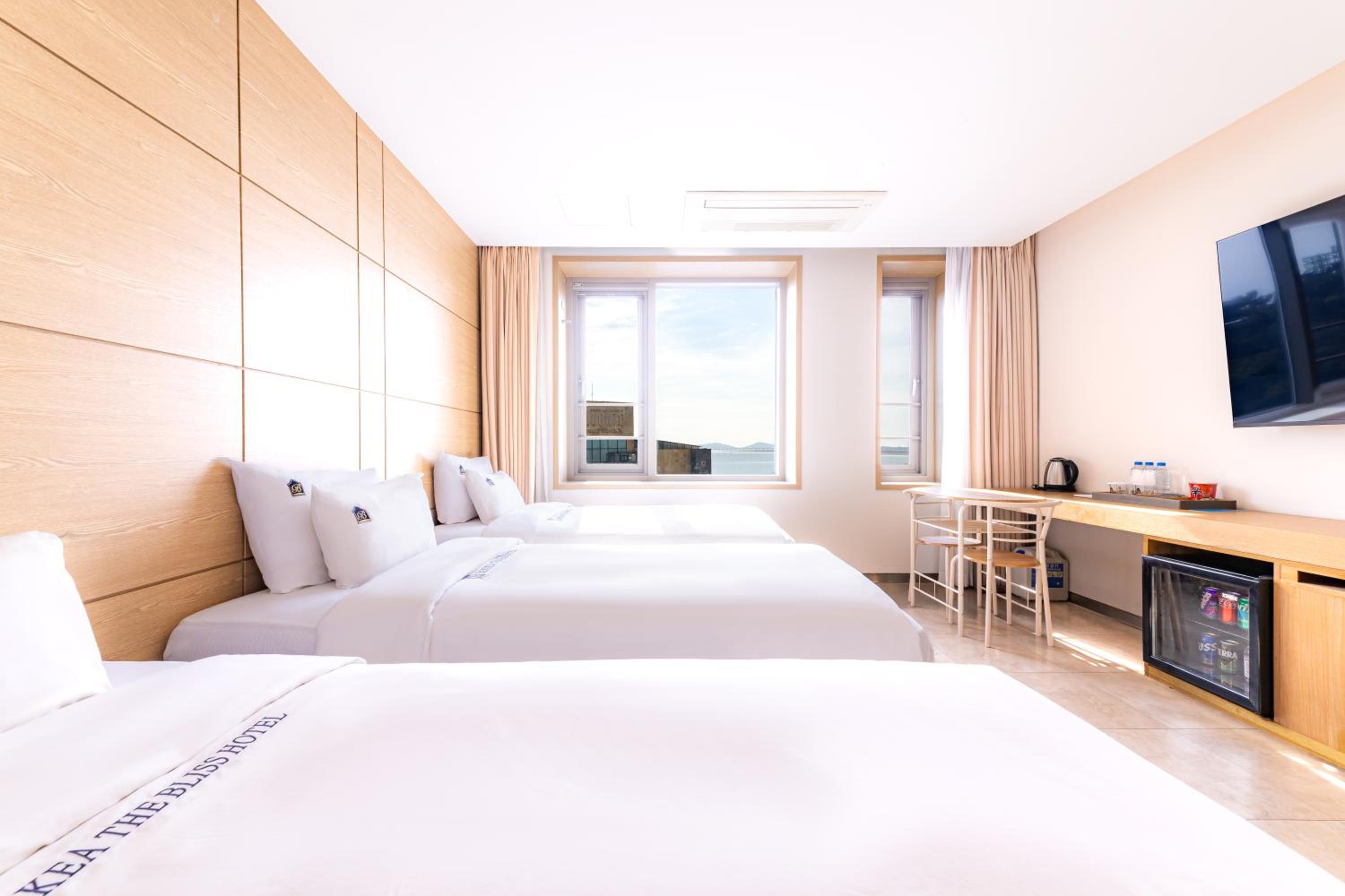 Room, Triple
