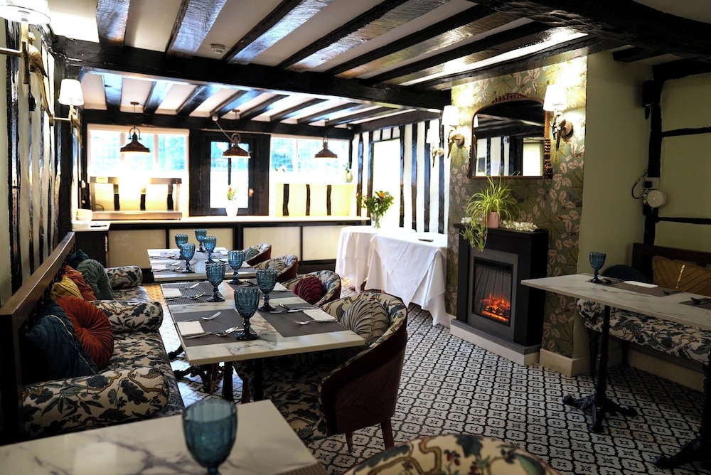 Tudor Lodge Hotel 23/45