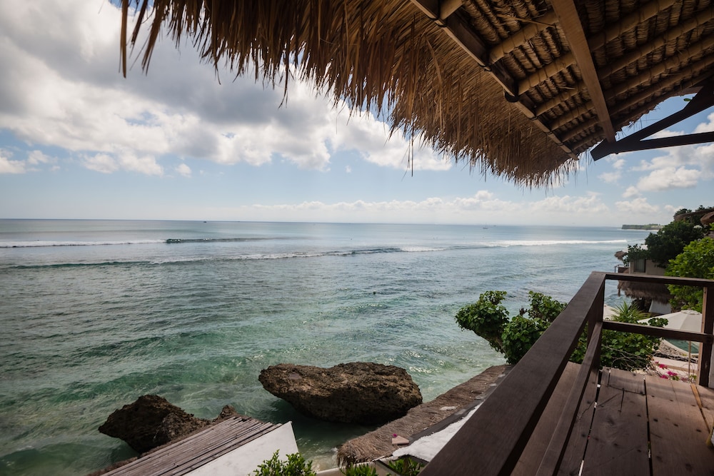 Rock 'N Reef Hotel 57/66