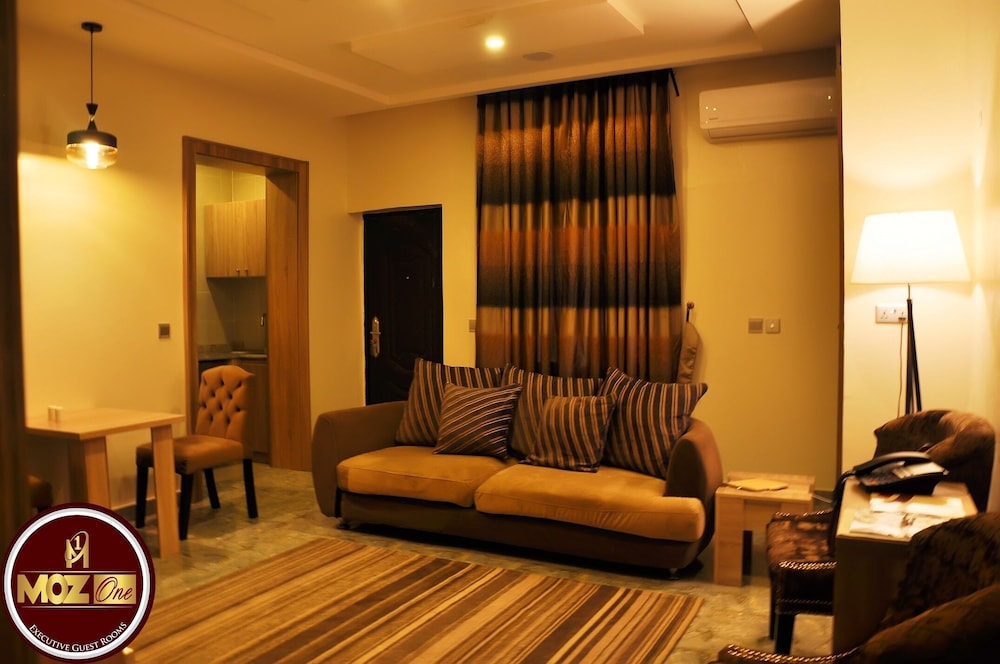Moz One Executive Guest Rooms Hombori 8/10
