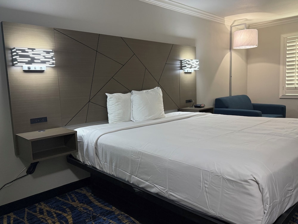Travelodge by Wyndham Odessa 11/30