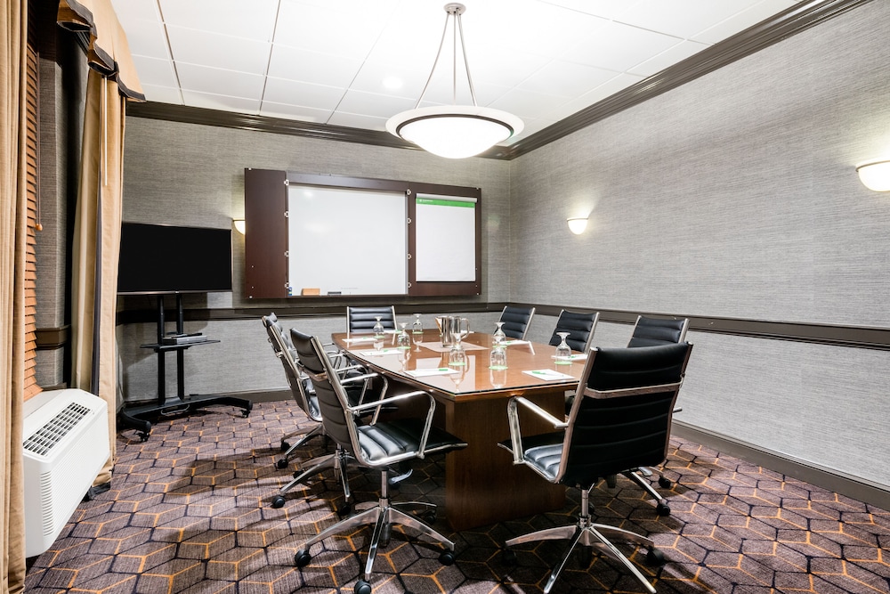 Holiday Inn Johnstown-Gloversville 47/66