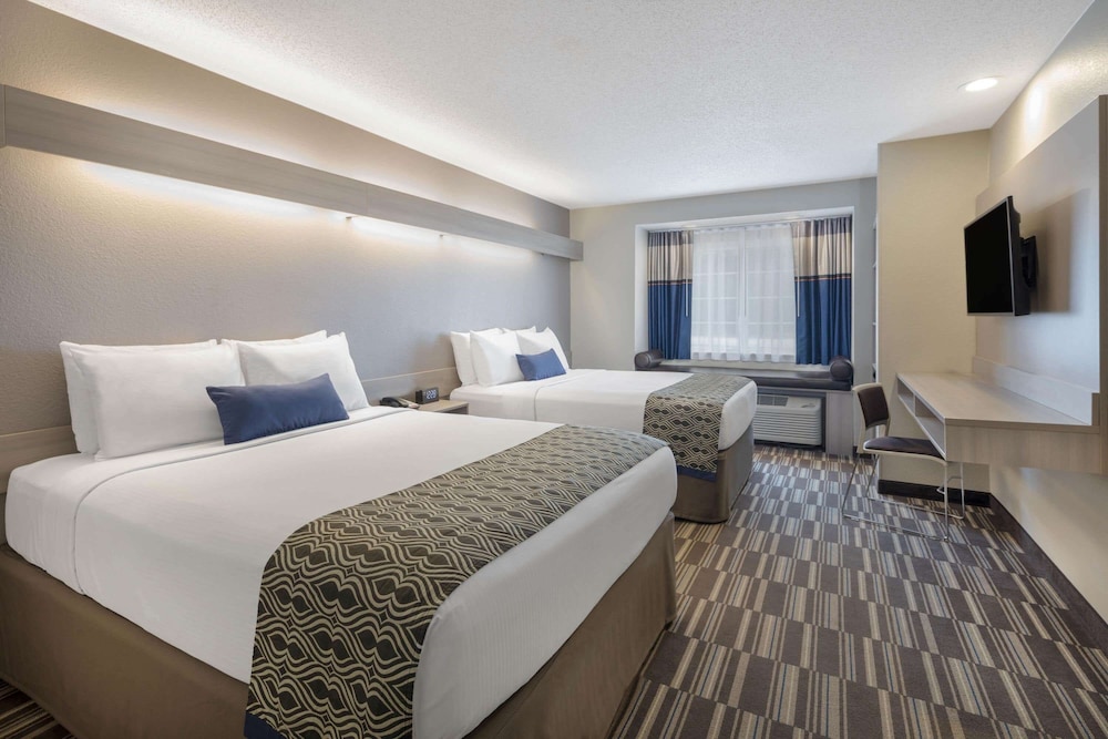 STANDARD, 2 QUEEN BEDS, ACCESSIBLE