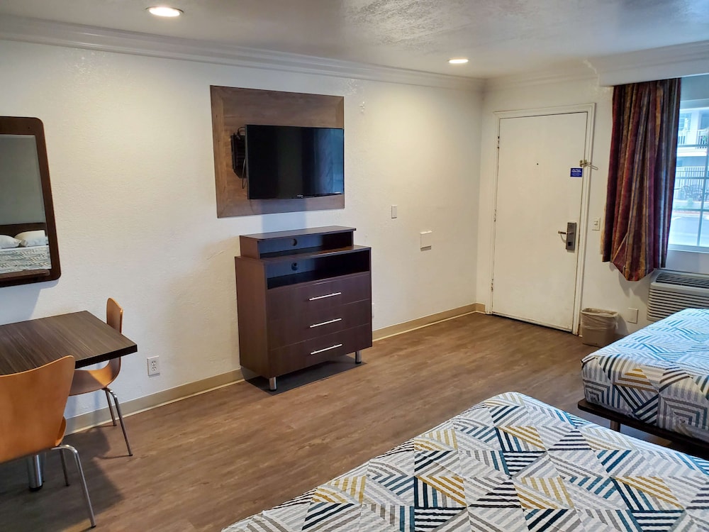 Studio6 National City, CA - Naval Base San Diego 32/56