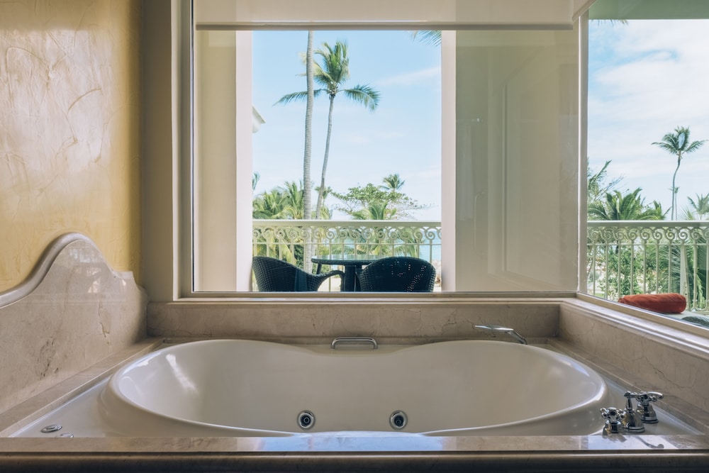 Suite, 2 Double Beds, Ocean Front, Butler