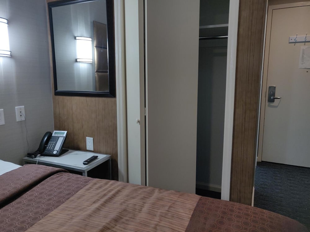 Hotel Key LaGuardia Airport 19/46
