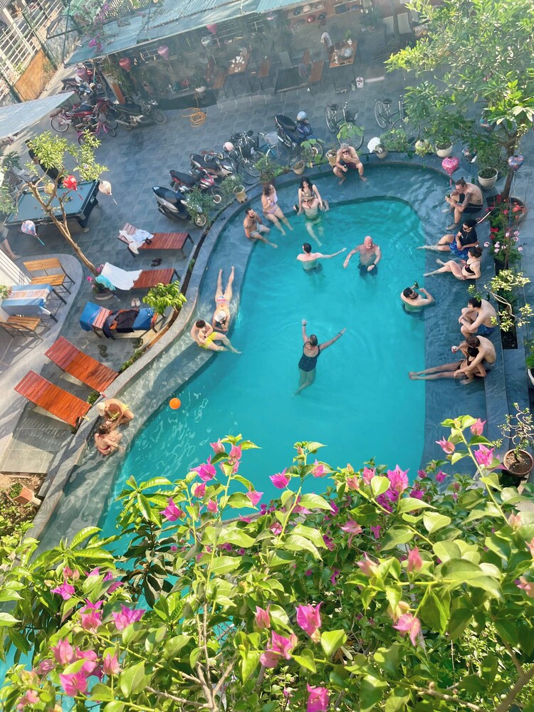 Tuan Ngoc Hotel 61/72