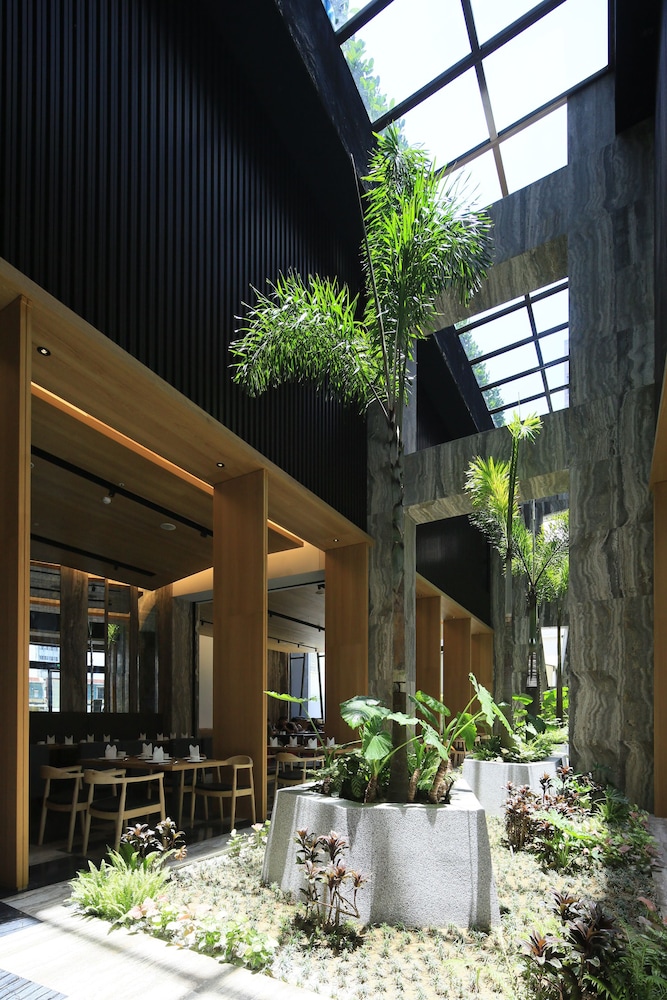 South Urban Hotel 4/45