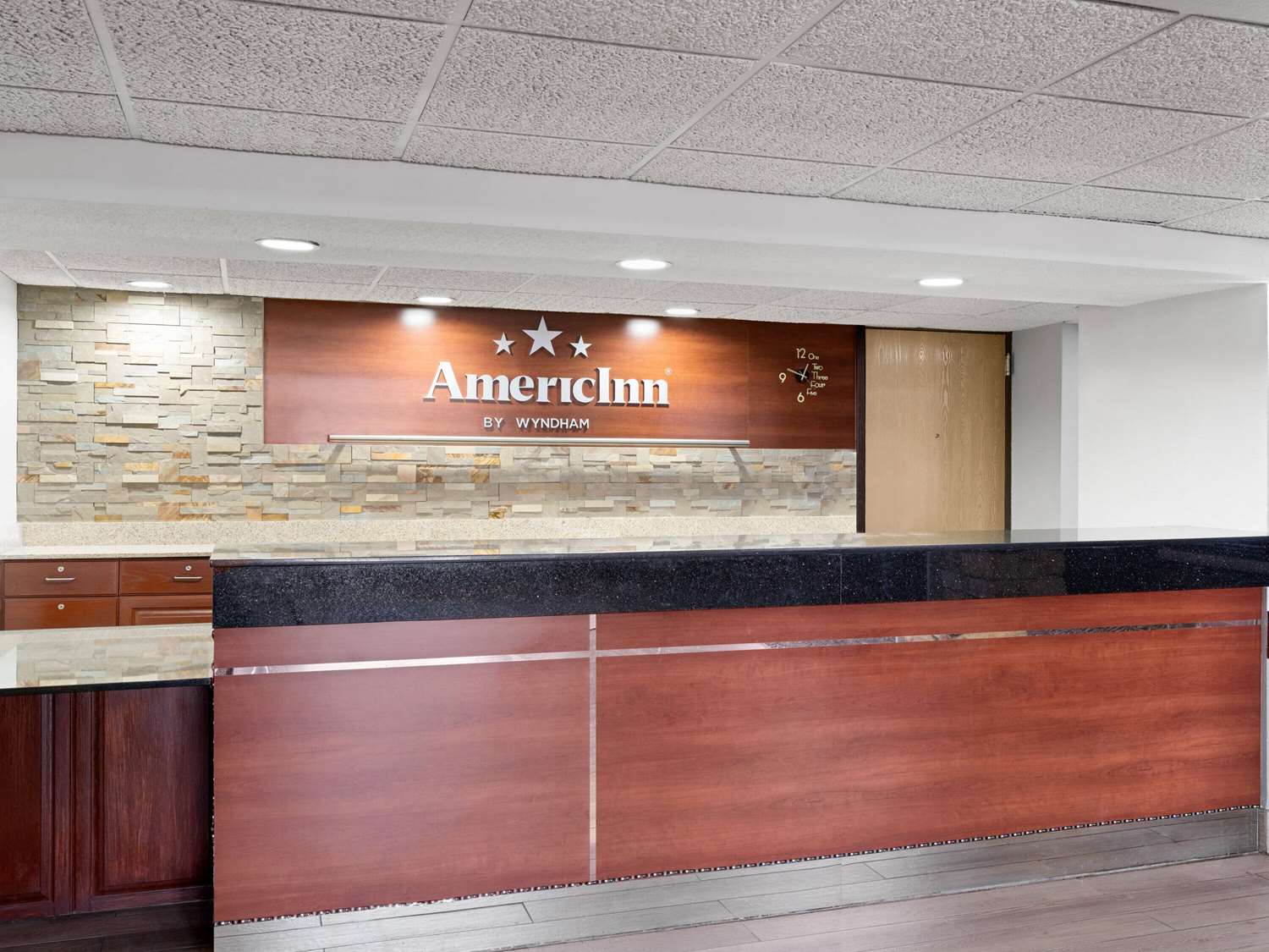 AmericInn by Wyndham Shakopee Near Canterbury Park 4/20