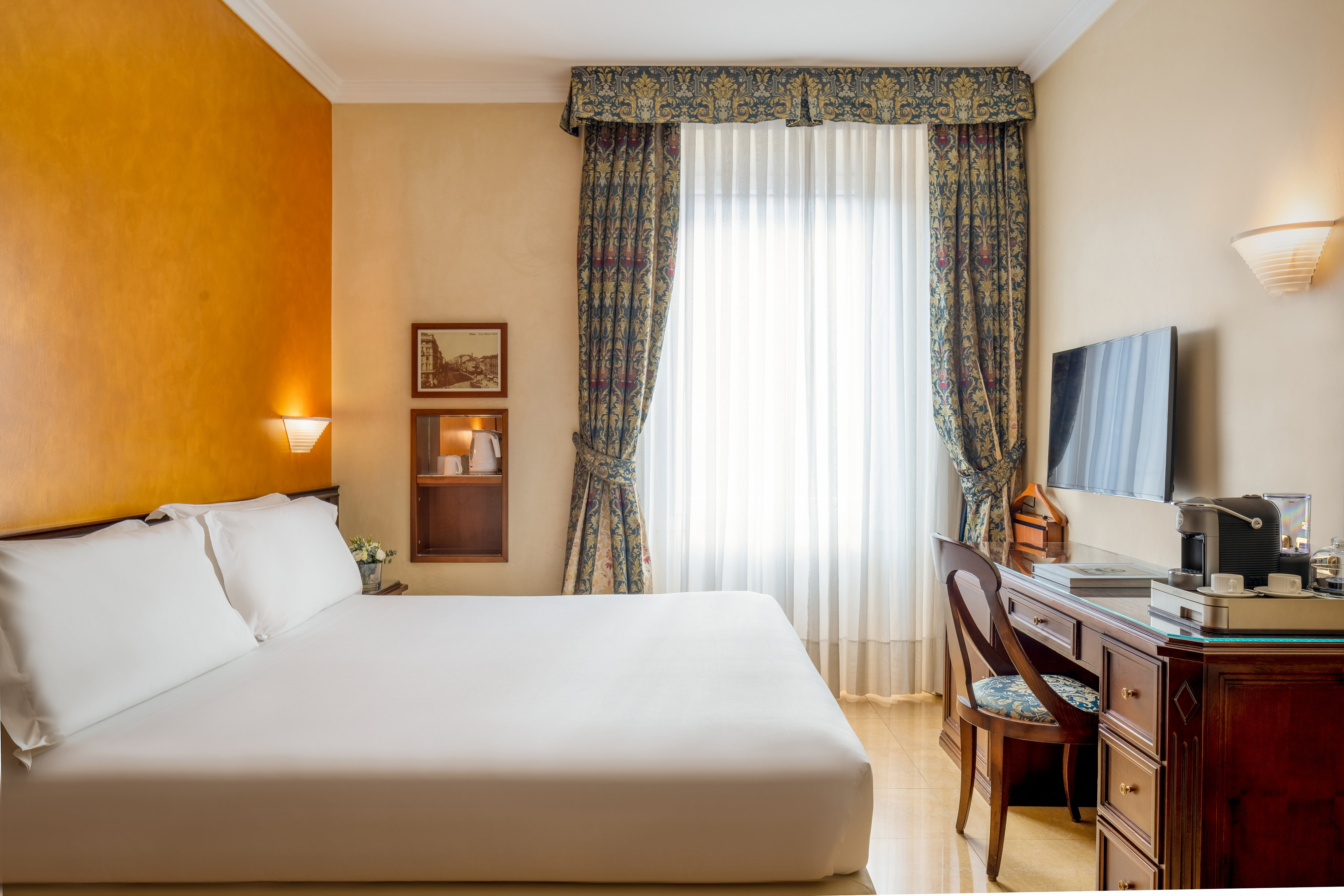 EXECUTIVE, DOUBLE BED