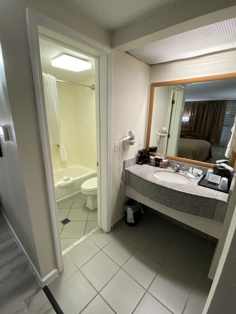 Quality Inn Branson Hwy 76 Central 50/53