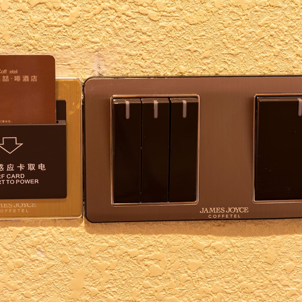 James Joyce Coffetel (Foshan Zhangcha Huanan Chuanggu) 8/100