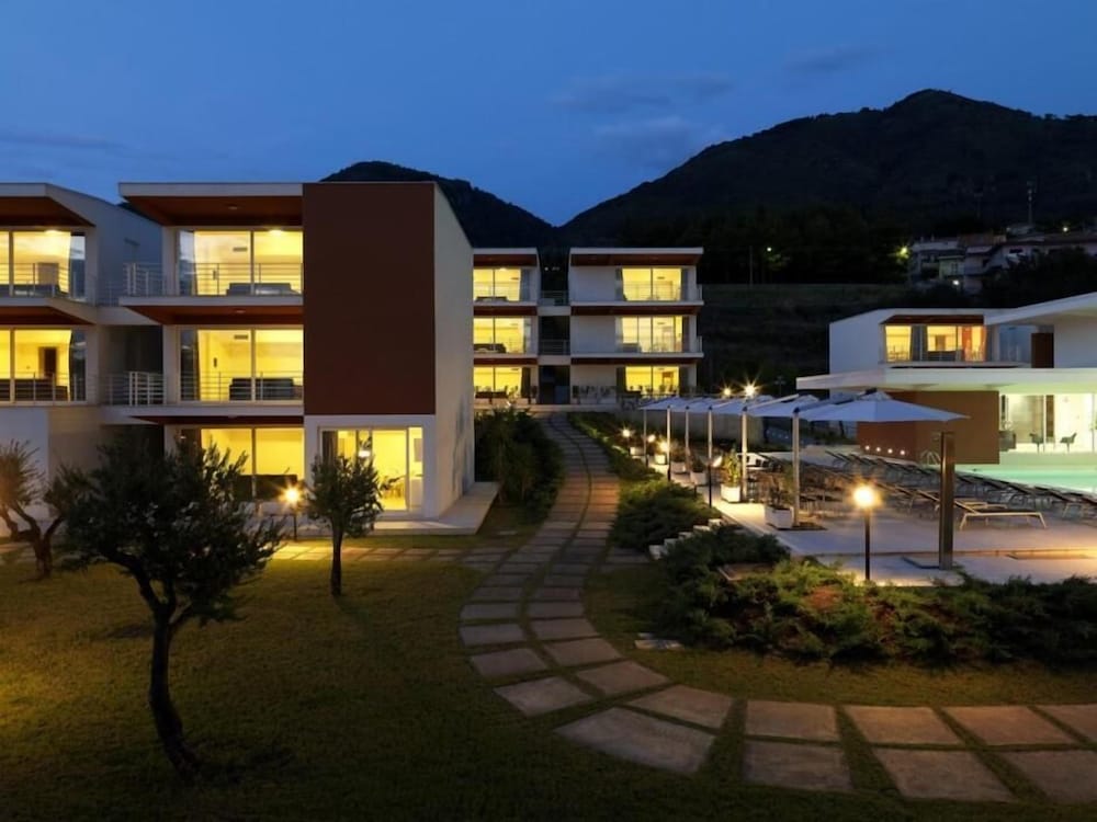 SPORTING CLUB RESORT 41/48