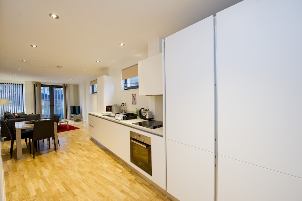 London Bridge – Tooley St 15/23