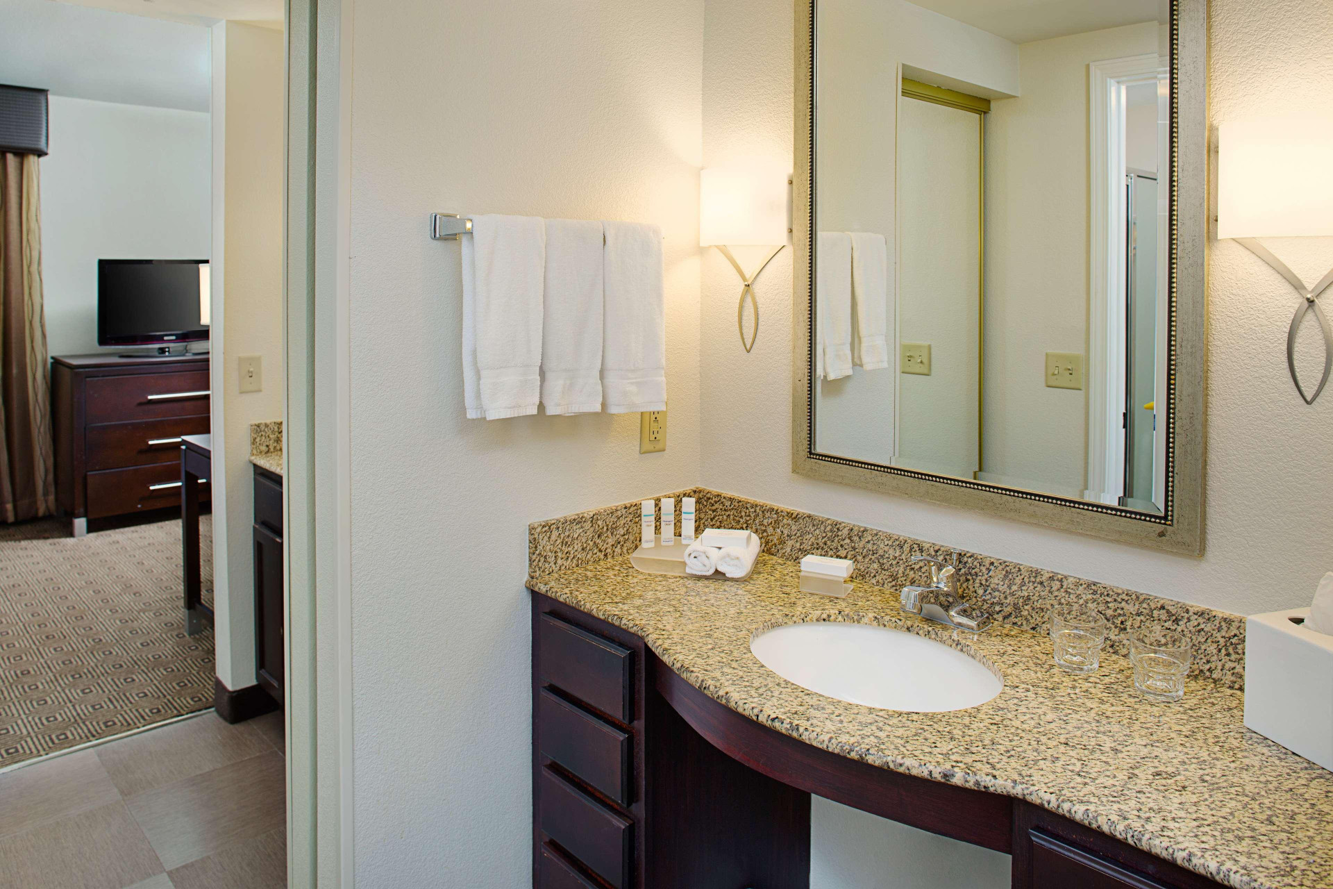 2 Bedrooms, Suite, 2 Queen Beds, 2 Bathrooms، Homewood Suites by Hilton Manchester/Airport 2/2