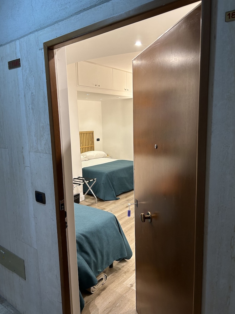 Mh Design Hotel 24/26