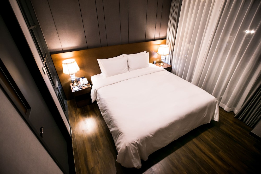 Dyne Oceano Hotel 30/75
