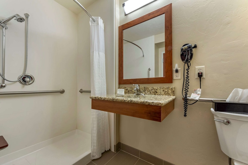 Quality Inn Dover OH 37/42