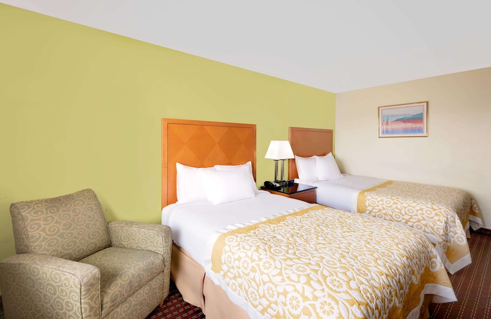 Days Inn by Wyndham Fort Dodge 15/27