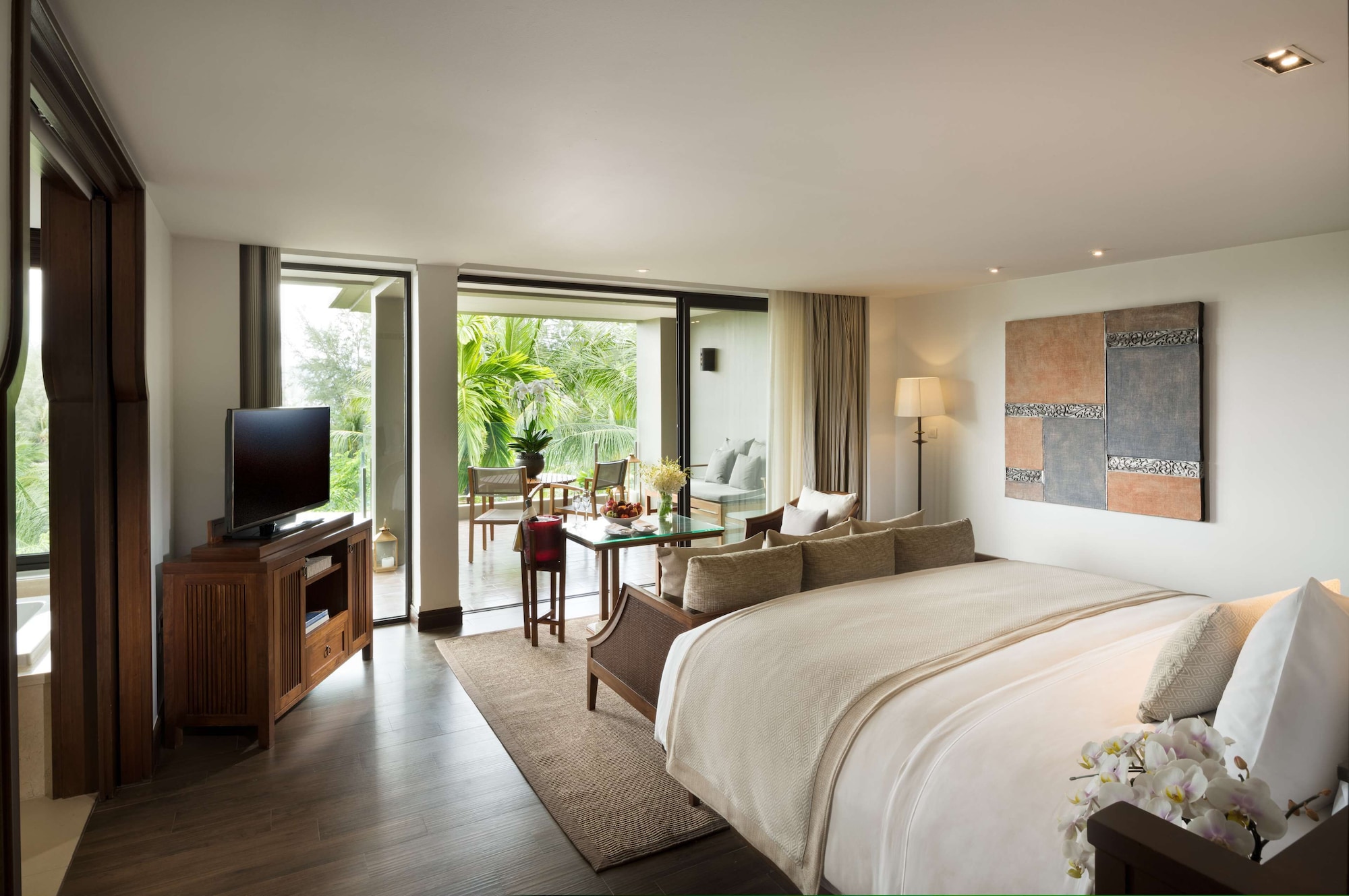 Deluxe Layan Suite