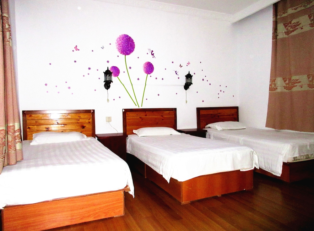 25 Four Seasons Youth Hostel 5/29