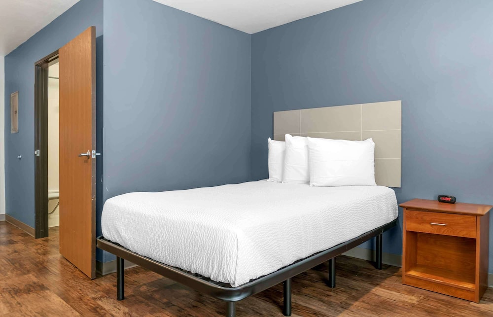 Extended Stay America Select Suites - Kalamazoo - West 22/43