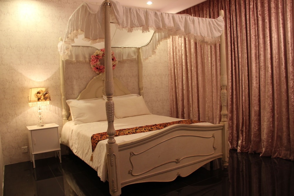 Love Inn Boutique Hotel 9/18