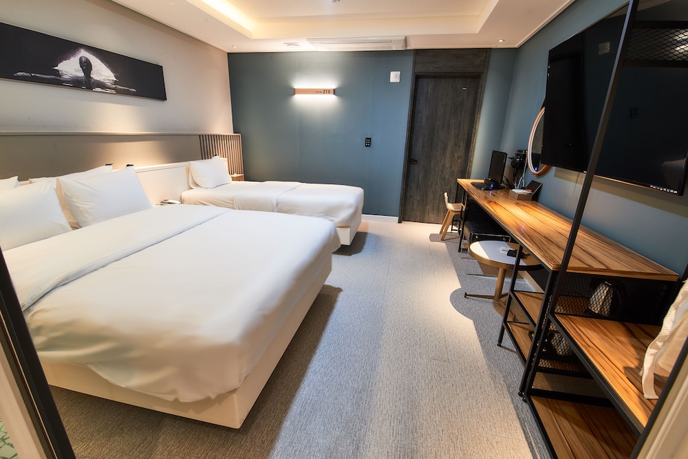 West In Hotel 21/50