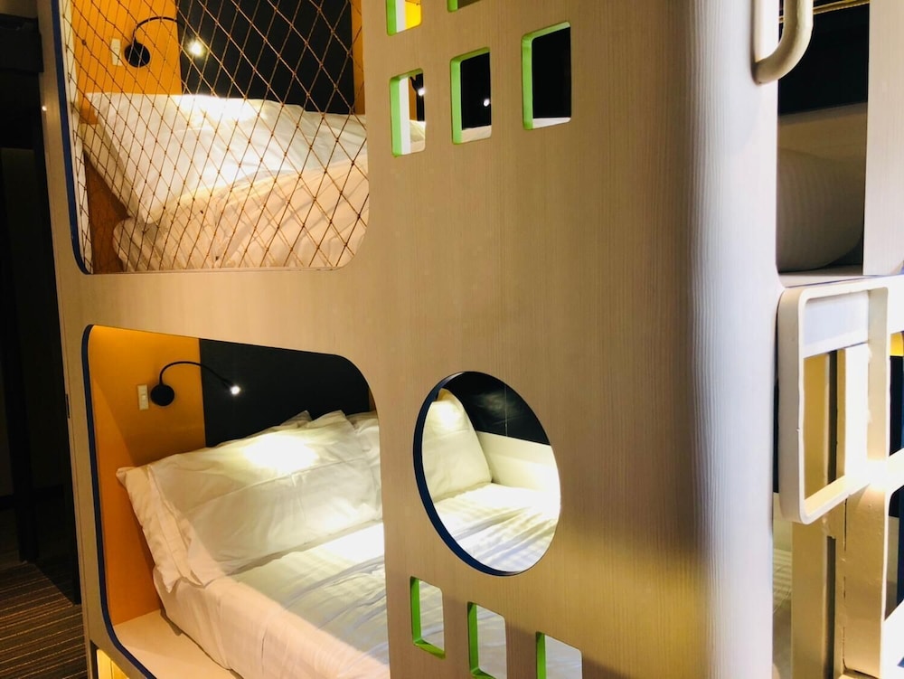 CUBE Family Boutique Capsule Hotel at Chinatown 49/66