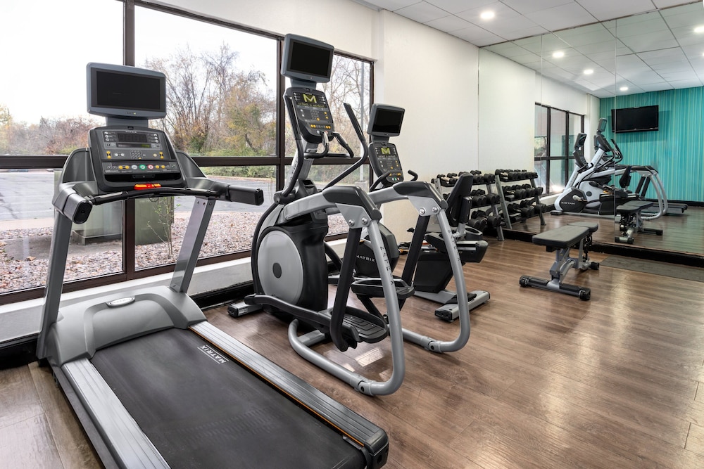 Holiday Inn Express New Albany - Louisville NW 30/50