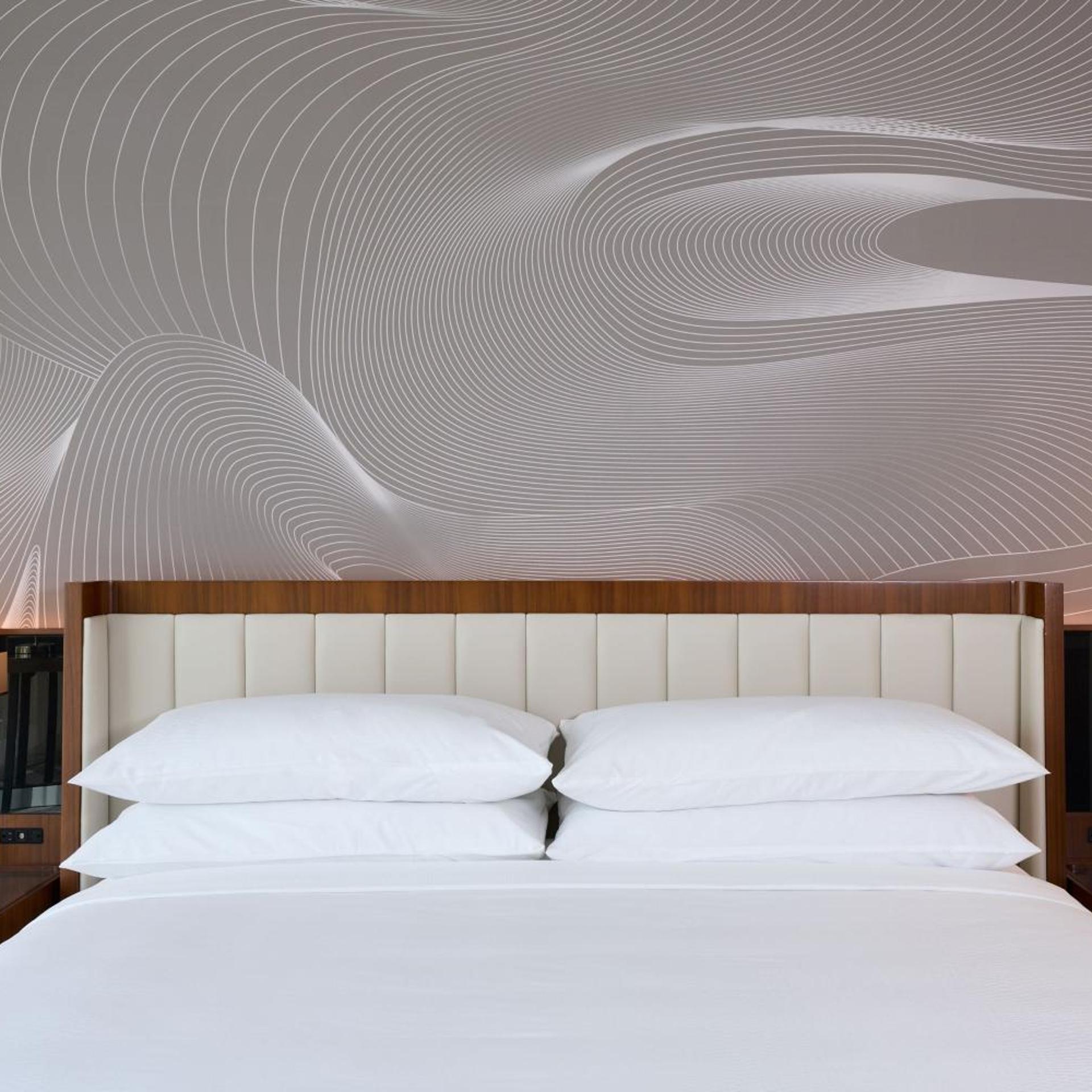 Room, King Bed, Club Floor