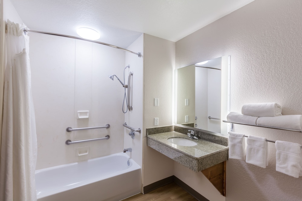 Holiday Inn Express Hotel and Suites Tulsa S Broken Arrow Hwy 51 17/80
