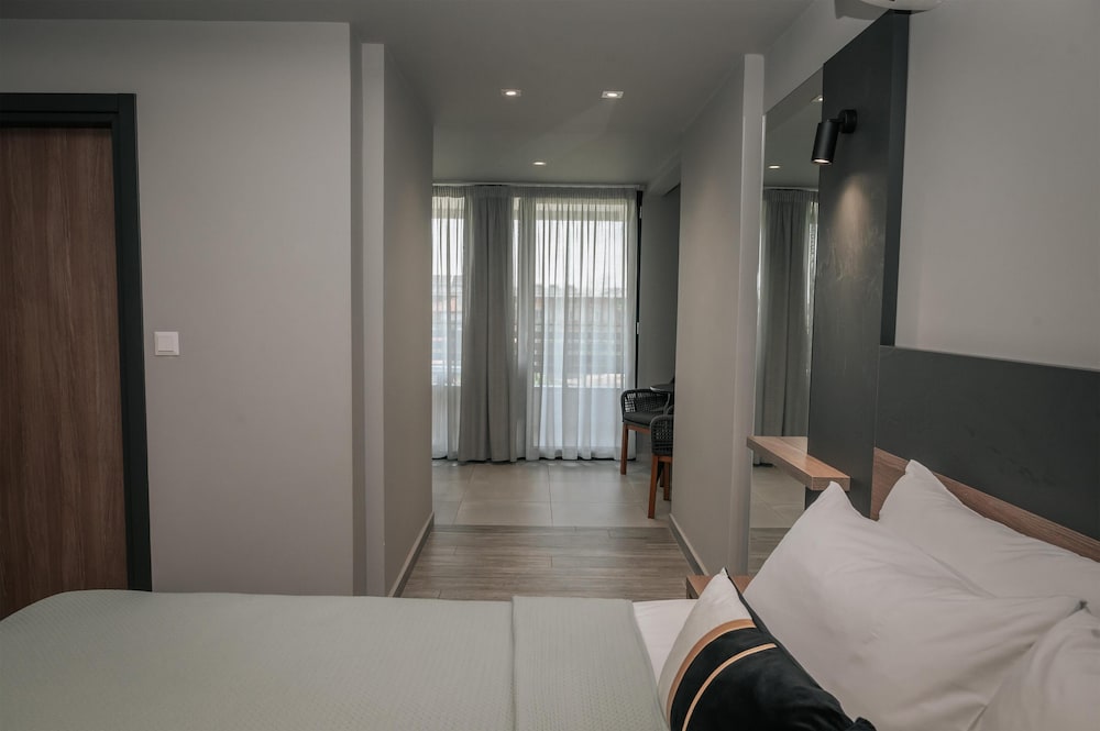Deluxe, King Bed, Sofa, Elizabeth Queen Luxury Rooms 10/10