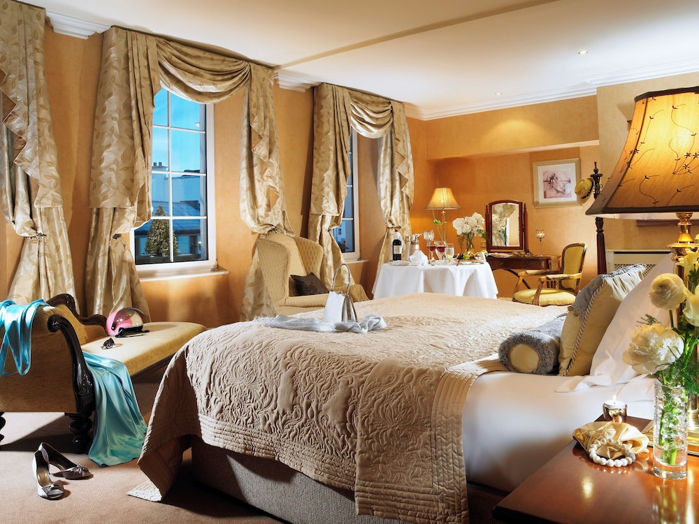 SIGNATURE, KING BED