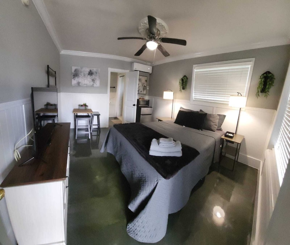 Shamrock Cove Inn 28/50