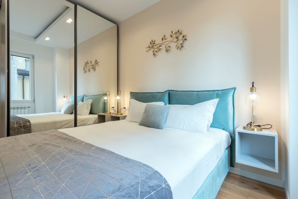DELUXE, APARTMENT, VIA VOLTURNO 31