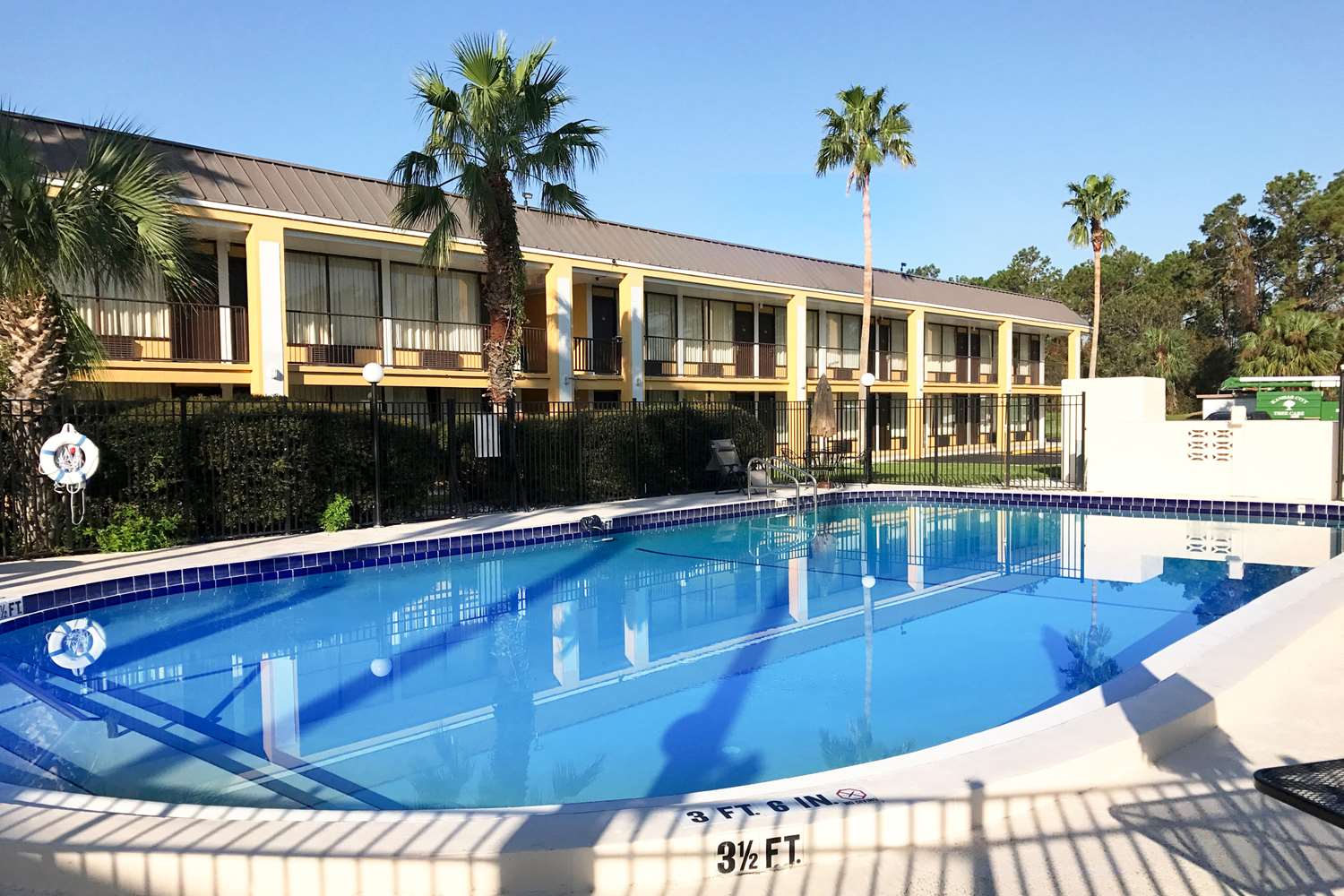 Econo Lodge Ormond Beach North - Daytona 4/28