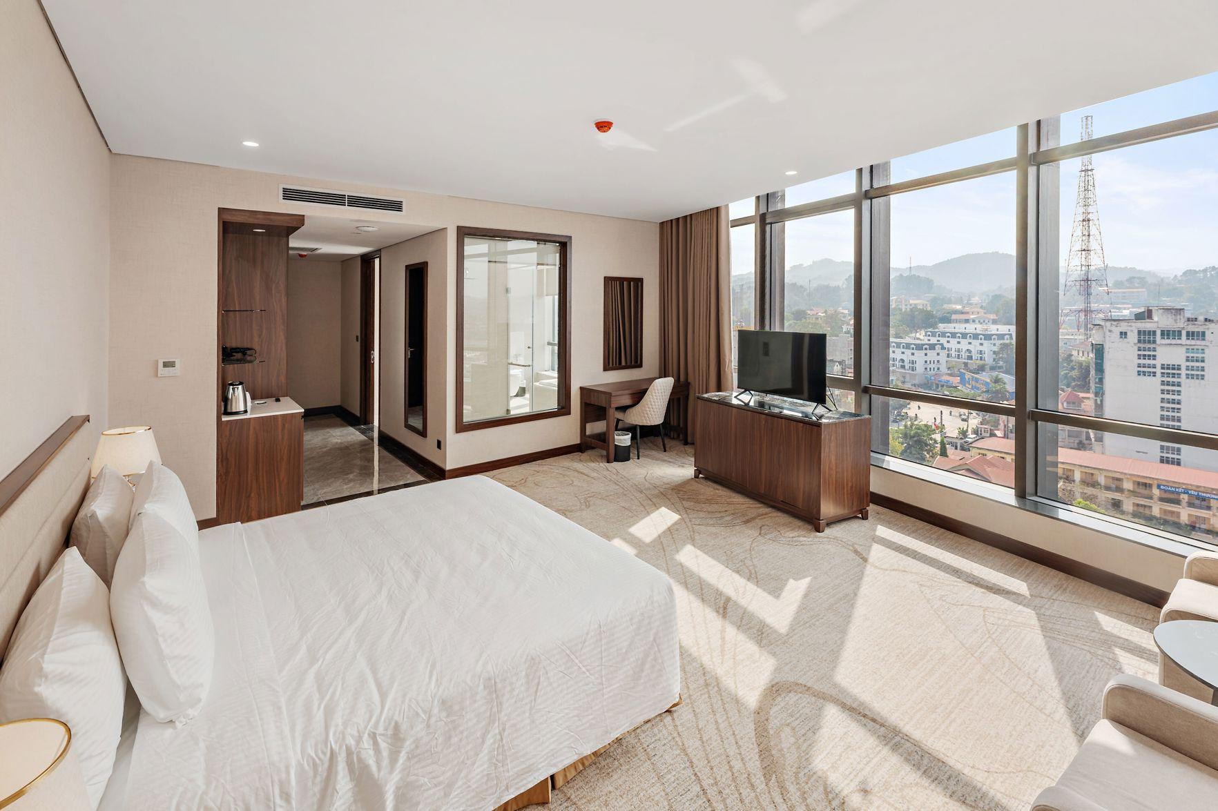 Deluxe, King Bed, Queen Bed