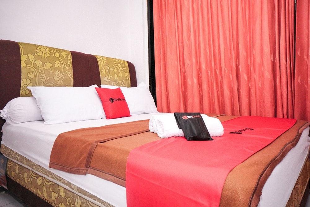 RedDoorz near Palembang Square Mall 2 12/23