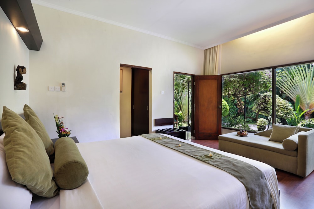 Respati Beach Hotel 24/66