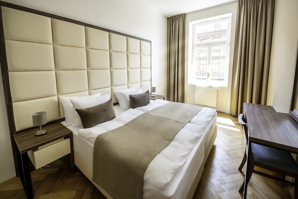 1 BEDROOM, EXECUTIVE, SUITE
