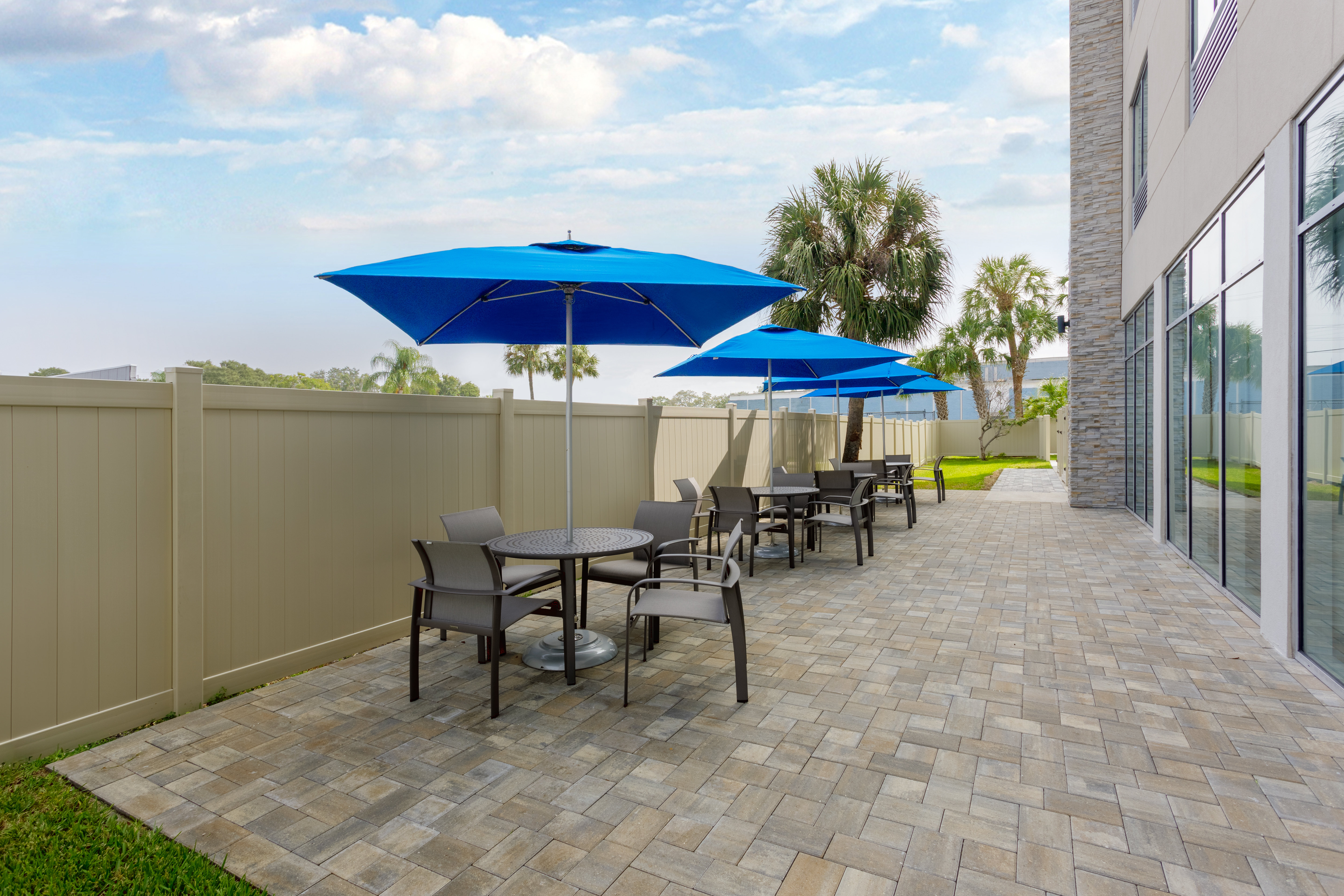 Holiday Inn Express & Suites Tampa Stadium Airport Area 32/36