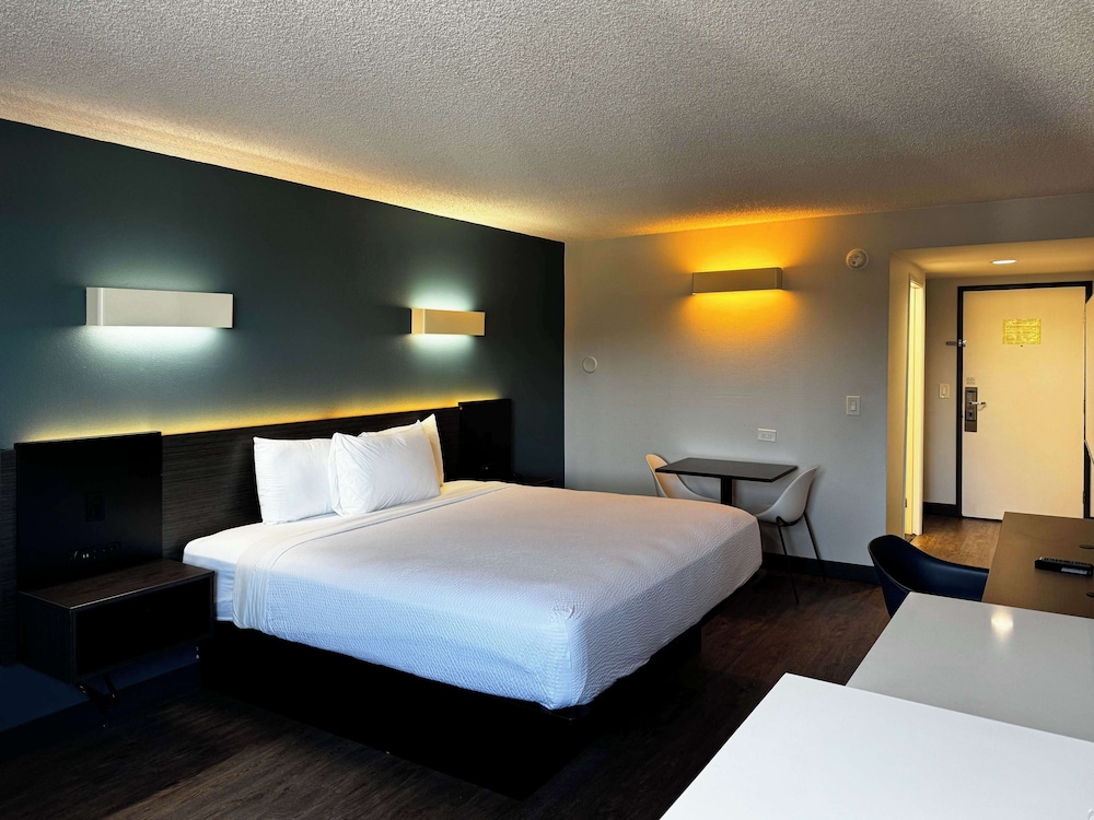 Studio6 Suites Carson, CA 19/37